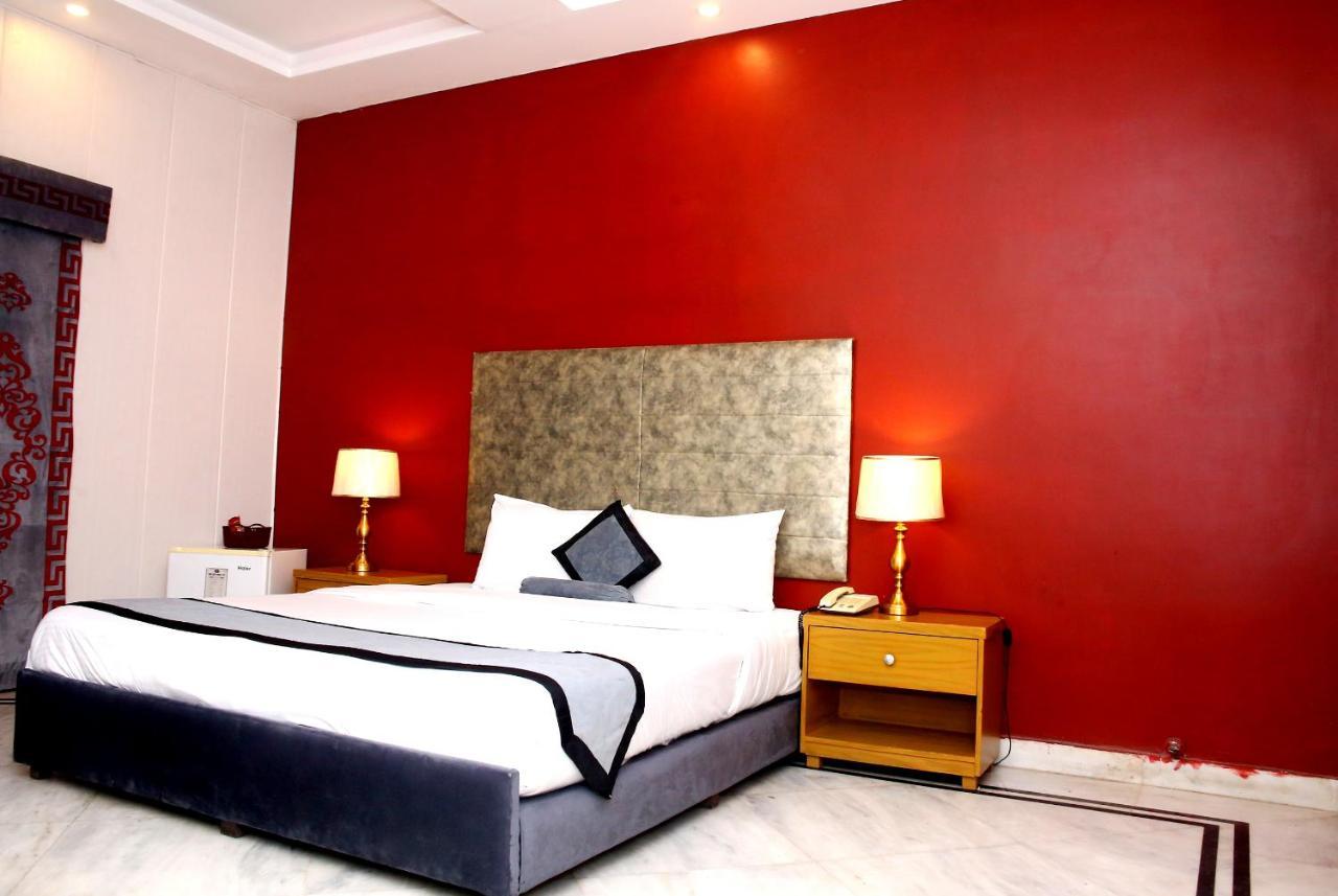 Premier Inn Mall לאהור מראה חיצוני תמונה