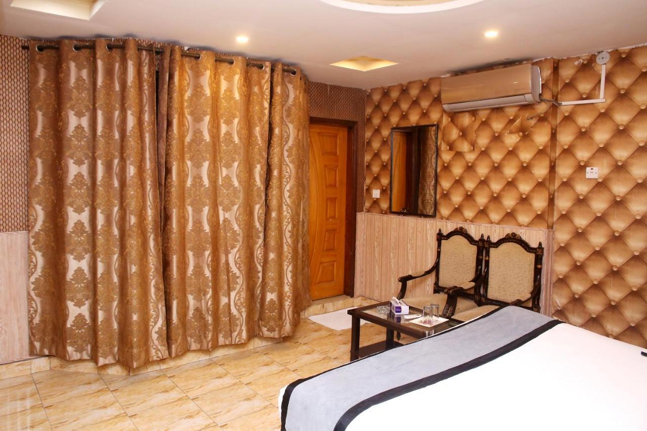 Premier Inn Mall לאהור מראה חיצוני תמונה