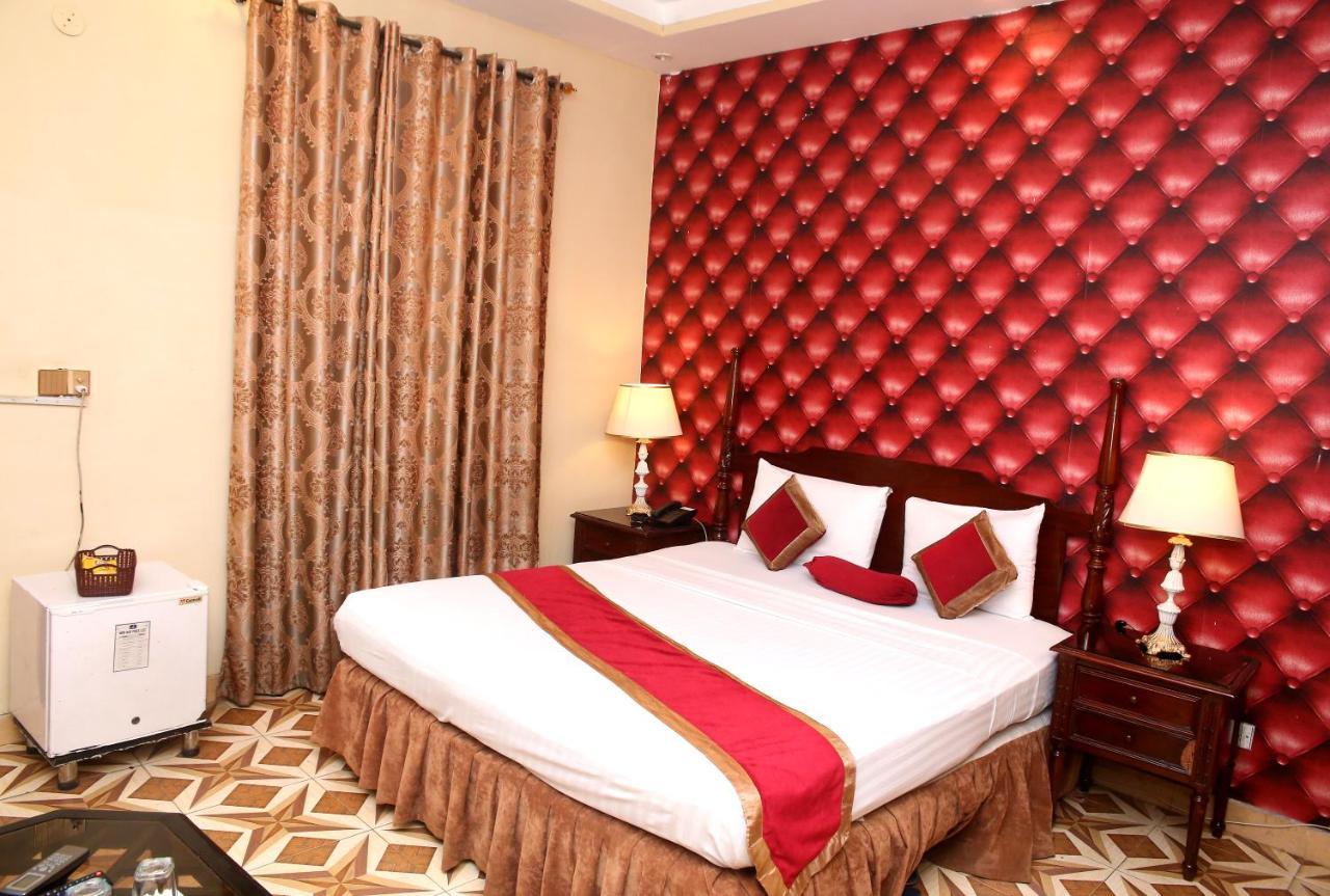 Premier Inn Mall לאהור מראה חיצוני תמונה